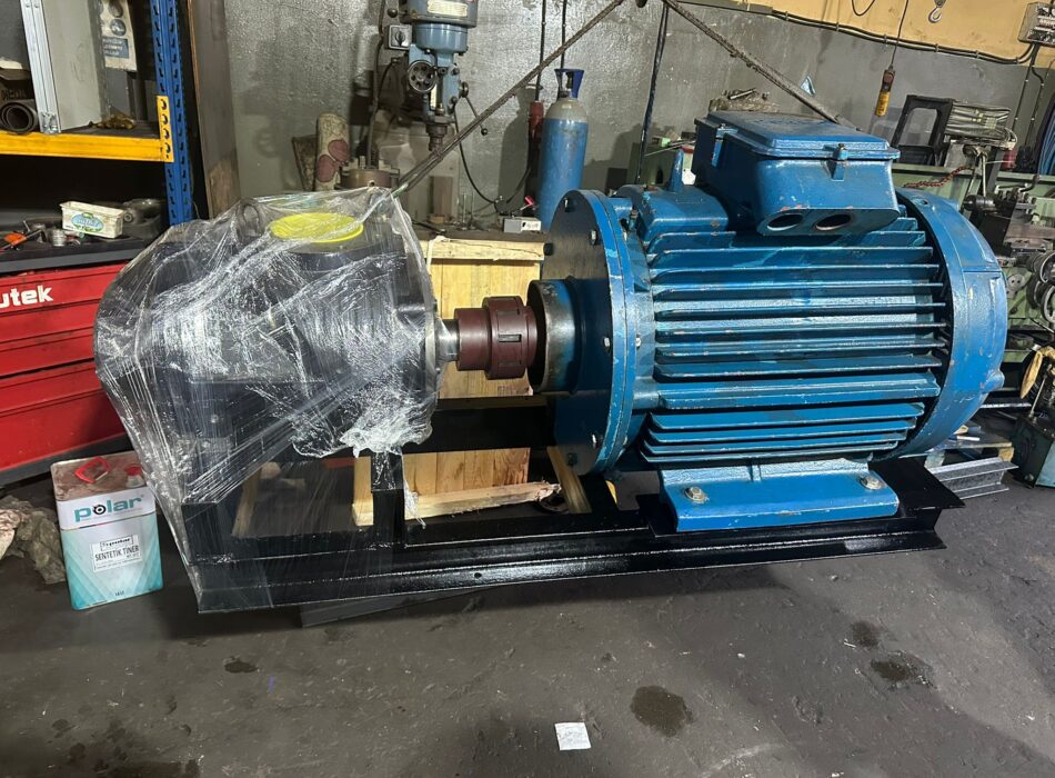Bravo Ship engineers performing electric motor and compressor overhaul and testing at workshop in Turkey.