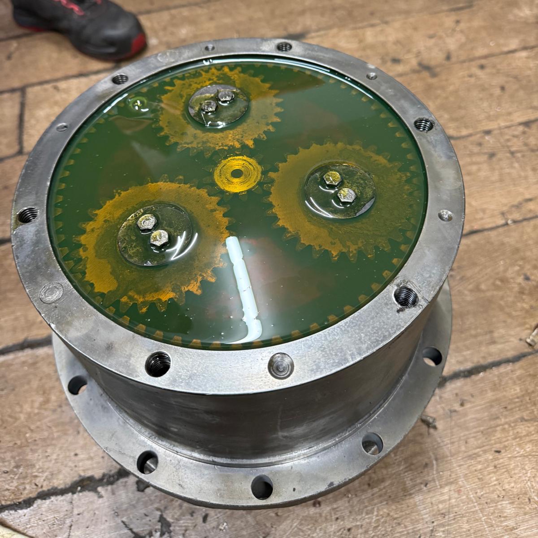 Crane hydraulic motor and gearbox overhaul process on board vessel in Turkey.